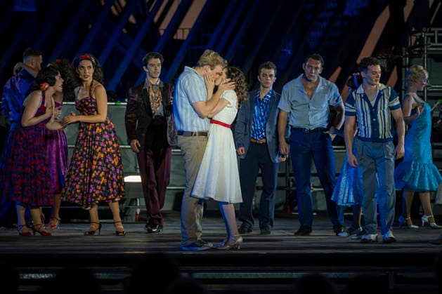 13.08.2026, Saarland, Ensdorf. Die West Side Story feiert am Donnerstagabend am Saarpolygon im Rahmen der diesjährigen Opernfestspiele mit zahlreichen Ehrengästen aus Politik, Kultur und Wirtschaft Premiere.