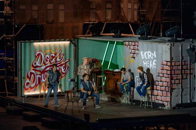 13.08.2026, Saarland, Ensdorf. Die West Side Story feiert am Donnerstagabend am Saarpolygon im Rahmen der diesjährigen Opernfestspiele mit zahlreichen Ehrengästen aus Politik, Kultur und Wirtschaft Premiere.