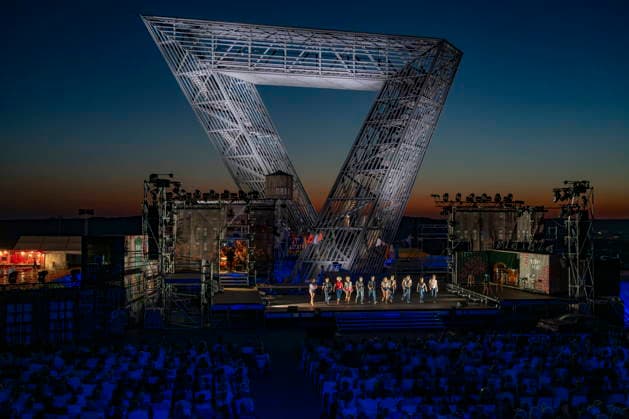13.08.2026, Saarland, Ensdorf. Die West Side Story feiert am Donnerstagabend am Saarpolygon im Rahmen der diesjährigen Opernfestspiele mit zahlreichen Ehrengästen aus Politik, Kultur und Wirtschaft Premiere.