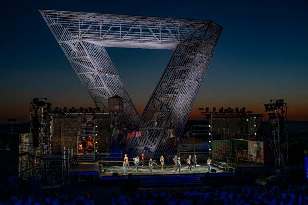 13.08.2026, Saarland, Ensdorf. Die West Side Story feiert am Donnerstagabend am Saarpolygon im Rahmen der diesjährigen Opernfestspiele mit zahlreichen Ehrengästen aus Politik, Kultur und Wirtschaft Premiere.