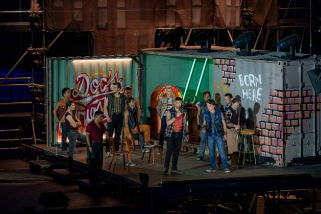13.08.2026, Saarland, Ensdorf. Die West Side Story feiert am Donnerstagabend am Saarpolygon im Rahmen der diesjährigen Opernfestspiele mit zahlreichen Ehrengästen aus Politik, Kultur und Wirtschaft Premiere.