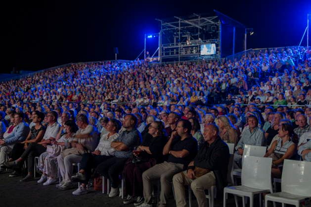 13.08.2026, Saarland, Ensdorf. Die West Side Story feiert am Donnerstagabend am Saarpolygon im Rahmen der diesjährigen Opernfestspiele mit zahlreichen Ehrengästen aus Politik, Kultur und Wirtschaft Premiere.