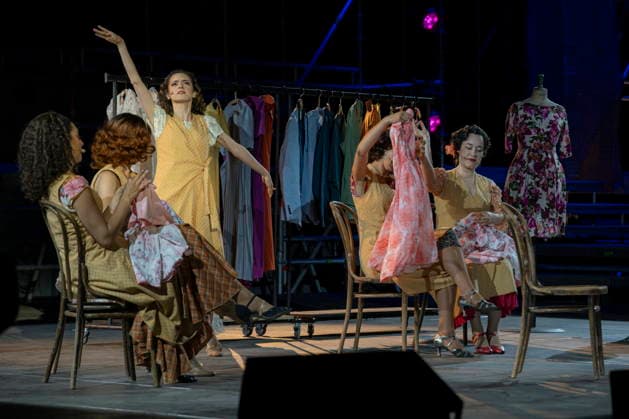 13.08.2026, Saarland, Ensdorf. Die West Side Story feiert am Donnerstagabend am Saarpolygon im Rahmen der diesjährigen Opernfestspiele mit zahlreichen Ehrengästen aus Politik, Kultur und Wirtschaft Premiere.