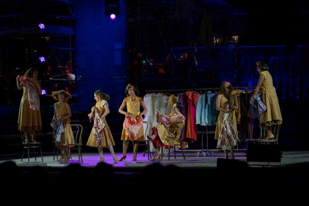 13.08.2026, Saarland, Ensdorf. Die West Side Story feiert am Donnerstagabend am Saarpolygon im Rahmen der diesjährigen Opernfestspiele mit zahlreichen Ehrengästen aus Politik, Kultur und Wirtschaft Premiere.