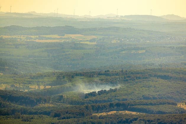 Luftbild Arnsberg, gelöschter Waldbrand im Arnsberger Wald bei Delecke, Möhnesee, Feuerwehr, Brandwache, Sauerland, Nordrhein-Westfalen, Deutschland !ACHTUNGxMINDESTHONORARx60xEURO!