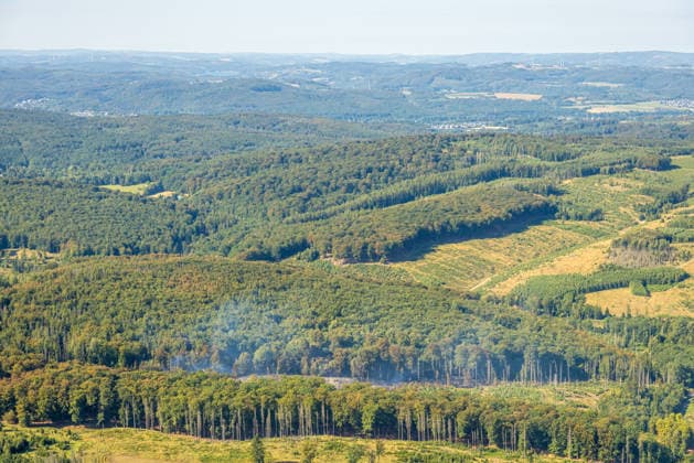 Luftbild Arnsberg, gelöschter Waldbrand im Arnsberger Wald bei Delecke, Möhnesee, Feuerwehr, Brandwache, Sauerland, Nordrhein-Westfalen, Deutschland !ACHTUNGxMINDESTHONORARx60xEURO!