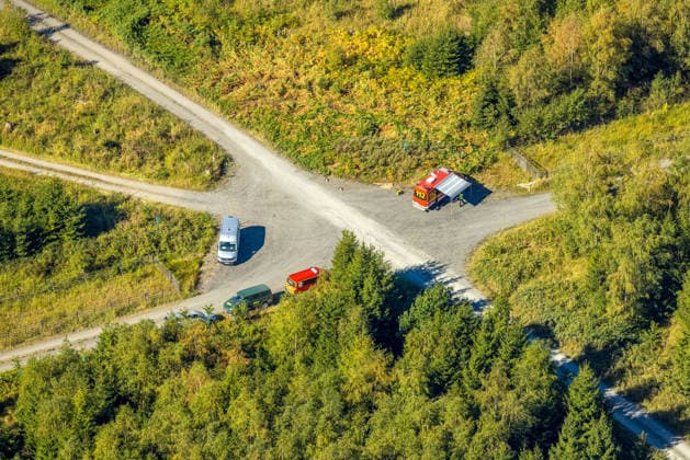 Luftbild Arnsberg, gelöschter Waldbrand im Arnsberger Wald bei Delecke, Möhnesee, Feuerwehr, Brandwache, Sauerland, Nordrhein-Westfalen, Deutschland !ACHTUNGxMINDESTHONORARx60xEURO!
