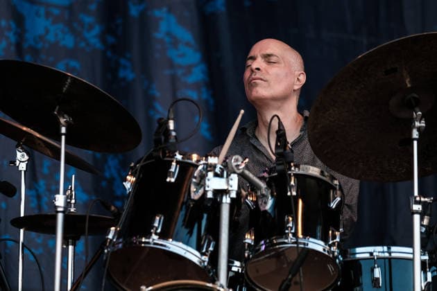 August 13, 2026, Williamscot, Oxfordshire, United Kingdom: Asaf Sirkis, Israeli jazz drummer, composer and educator of English progressive rock band Soft Machine performs live on stage at Fairport Convention s Cropredy festival. The jazz-rock band was formed during 1966 in Canterbury, Kent. The current line-up consists of guitarist John Etheridge, multi-instrumentalist Theo Travis, bassist Fred Thelonious Baker and drummer Asaf Sirk. Williamscot United Kingdom - ZUMAs197 20260813_aaa_s197_274 Copyright: xDawnxFletcher-Parkx