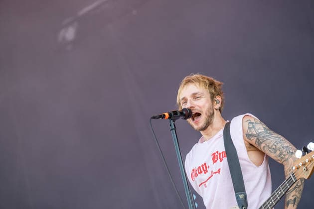 Erster Tag beim Highfield 2026, die Band Itchy eröffnet das Festival am Störmthaler See bei Leipzig. Gesang, Gitarre, E-Bass Sibbi (Sebastian Hafner) Gesang, E-Bass, Gitarre Panzer (Daniel Friedl) Schlagzeug, Gesang Max (Max Zimmer) (seit 2011) Highfield 2026 - Itchy