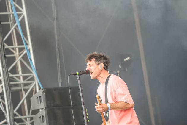 Erster Tag beim Highfield 2026, die Band Itchy eröffnet das Festival am Störmthaler See bei Leipzig. Gesang, Gitarre, E-Bass Sibbi (Sebastian Hafner) Gesang, E-Bass, Gitarre Panzer (Daniel Friedl) Schlagzeug, Gesang Max (Max Zimmer) (seit 2011) Highfield 2026 - Itchy