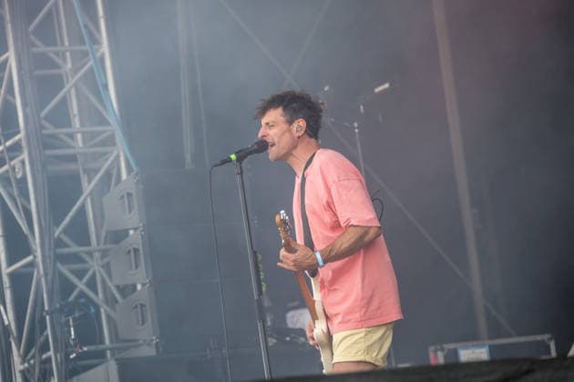 Erster Tag beim Highfield 2026, die Band Itchy eröffnet das Festival am Störmthaler See bei Leipzig. Gesang, Gitarre, E-Bass Sibbi (Sebastian Hafner) Gesang, E-Bass, Gitarre Panzer (Daniel Friedl) Schlagzeug, Gesang Max (Max Zimmer) (seit 2011) Highfield 2026 - Itchy