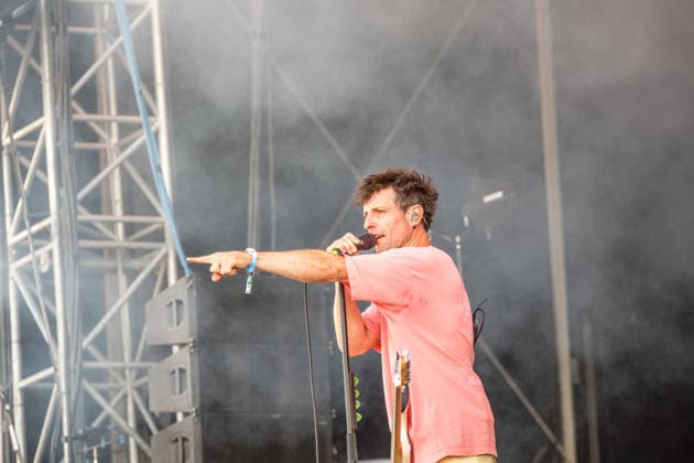 Erster Tag beim Highfield 2026, die Band Itchy eröffnet das Festival am Störmthaler See bei Leipzig. Gesang, Gitarre, E-Bass Sibbi (Sebastian Hafner) Gesang, E-Bass, Gitarre Panzer (Daniel Friedl) Schlagzeug, Gesang Max (Max Zimmer) (seit 2011) Highfield 2026 - Itchy