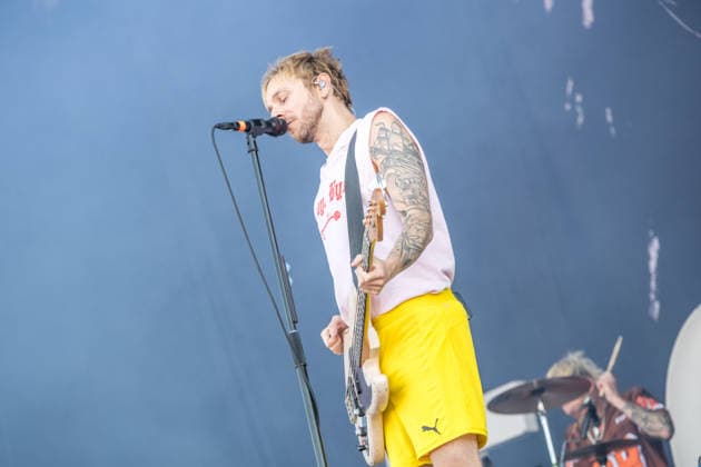 Erster Tag beim Highfield 2026, die Band Itchy eröffnet das Festival am Störmthaler See bei Leipzig. Gesang, Gitarre, E-Bass Sibbi (Sebastian Hafner) Gesang, E-Bass, Gitarre Panzer (Daniel Friedl) Schlagzeug, Gesang Max (Max Zimmer) (seit 2011) Highfield 2026 - Itchy