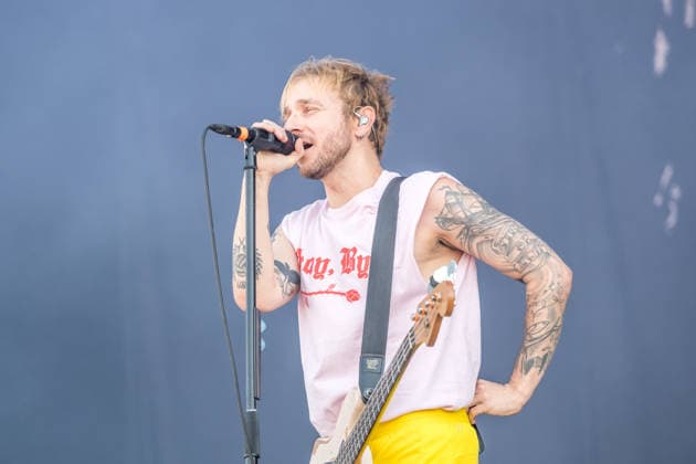 Erster Tag beim Highfield 2026, die Band Itchy eröffnet das Festival am Störmthaler See bei Leipzig. Gesang, Gitarre, E-Bass Sibbi (Sebastian Hafner) Gesang, E-Bass, Gitarre Panzer (Daniel Friedl) Schlagzeug, Gesang Max (Max Zimmer) (seit 2011) Highfield 2026 - Itchy