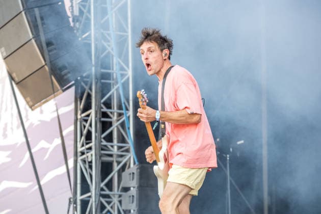 Erster Tag beim Highfield 2026, die Band Itchy eröffnet das Festival am Störmthaler See bei Leipzig. Gesang, Gitarre, E-Bass Sibbi (Sebastian Hafner) Gesang, E-Bass, Gitarre Panzer (Daniel Friedl) Schlagzeug, Gesang Max (Max Zimmer) (seit 2011) Highfield 2026 - Itchy