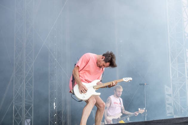 Erster Tag beim Highfield 2026, die Band Itchy eröffnet das Festival am Störmthaler See bei Leipzig. Gesang, Gitarre, E-Bass Sibbi (Sebastian Hafner) Gesang, E-Bass, Gitarre Panzer (Daniel Friedl) Schlagzeug, Gesang Max (Max Zimmer) (seit 2011) Highfield 2026 - Itchy