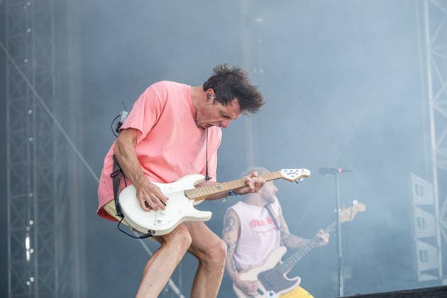 Erster Tag beim Highfield 2026, die Band Itchy eröffnet das Festival am Störmthaler See bei Leipzig. Gesang, Gitarre, E-Bass Sibbi (Sebastian Hafner) Gesang, E-Bass, Gitarre Panzer (Daniel Friedl) Schlagzeug, Gesang Max (Max Zimmer) (seit 2011) Highfield 2026 - Itchy