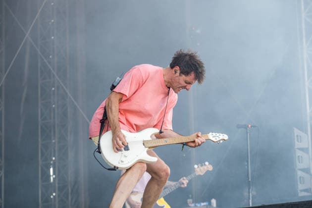 Erster Tag beim Highfield 2026, die Band Itchy eröffnet das Festival am Störmthaler See bei Leipzig. Gesang, Gitarre, E-Bass Sibbi (Sebastian Hafner) Gesang, E-Bass, Gitarre Panzer (Daniel Friedl) Schlagzeug, Gesang Max (Max Zimmer) (seit 2011) Highfield 2026 - Itchy