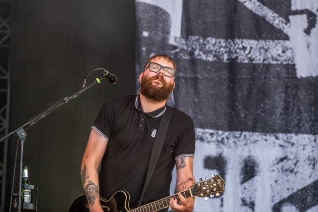 Die deutsche Punkrock Band Sondaschule auf der Mainstage vom Highfield 2026. Gesang Costa Cannabis (Tim Kleinrensing) Gitarre, Gesang Chemokeule (Mirko Klautmann) Bass Matthias Richter (seit 2013) Posaune Chris Altmann (seit 2006) Gitarre Phillip FaF Pfaff (seit 2022) Highfield 2026 tag 1 - sondaschule