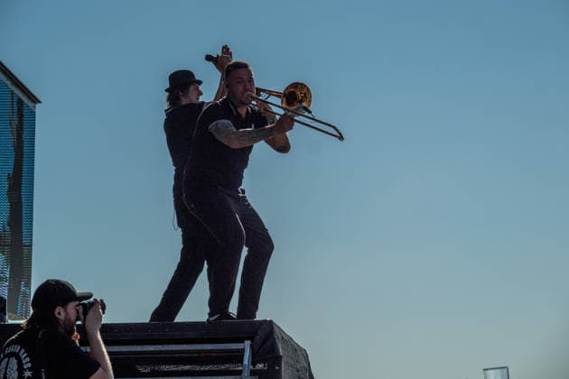 Die deutsche Punkrock Band Sondaschule auf der Mainstage vom Highfield 2026. Gesang Costa Cannabis (Tim Kleinrensing) Gitarre, Gesang Chemokeule (Mirko Klautmann) Bass Matthias Richter (seit 2013) Posaune Chris Altmann (seit 2006) Gitarre Phillip FaF Pfaff (seit 2022) Highfield 2026 tag 1 - sondaschule