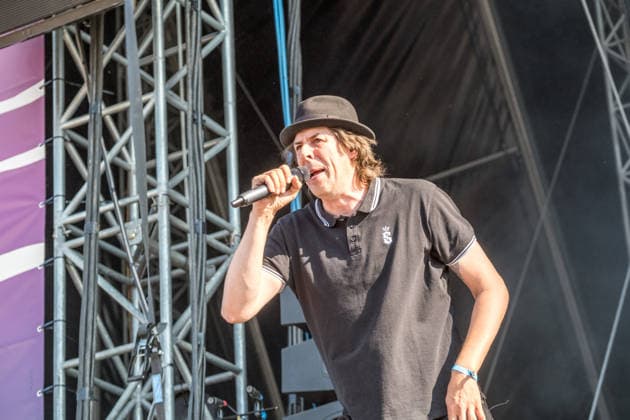 Die deutsche Punkrock Band Sondaschule auf der Mainstage vom Highfield 2026. Gesang Costa Cannabis (Tim Kleinrensing) Gitarre, Gesang Chemokeule (Mirko Klautmann) Bass Matthias Richter (seit 2013) Posaune Chris Altmann (seit 2006) Gitarre Phillip FaF Pfaff (seit 2022) Highfield 2026 tag 1 - sondaschule