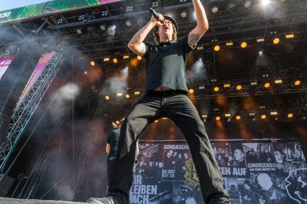 Die deutsche Punkrock Band Sondaschule auf der Mainstage vom Highfield 2026. Gesang Costa Cannabis (Tim Kleinrensing) Gitarre, Gesang Chemokeule (Mirko Klautmann) Bass Matthias Richter (seit 2013) Posaune Chris Altmann (seit 2006) Gitarre Phillip FaF Pfaff (seit 2022) Highfield 2026 Sondaschule