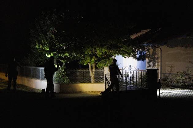 Garrein, The Netherlands, 2026-08-14 21:56:26 Garein, 14-08-2026, Gendarmerie conducts house searches in the village of Garein. The forest fire near Luglon is approaching the village. Photo: NLBeeld Robert Meerding Credit: NL Beeld Robert Meerding Inc  Copyright: xx x