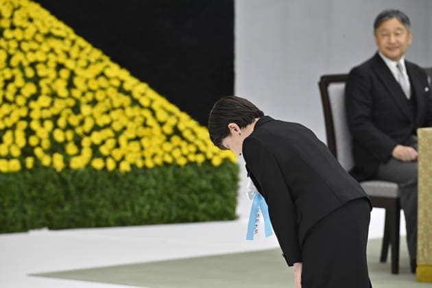 Japan commemorates war dead on 81st anniversary of end of World War II TOKYO, JAPAN - AUGUST 15 : Japanese Prime Minister Sanae Takaichi bows before the memorial altar as Emperor Naruhito looks on during the National Memorial Service for the War Dead at the Nippon Budokan in Tokyo, Japan, August 15, 2026. David Mareuil Anadolu Tokyo Japan. Editorial use only. Please get in touch for any other usage.  Copyright: x2026xAnadoluxDavidxMareuilx