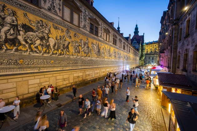 Dresdner Stadtfest. Das Stadtfest Dresden zieht jährlich zehntausende Besucher an. Fürstenzug Dresden Sachsen Deutschland