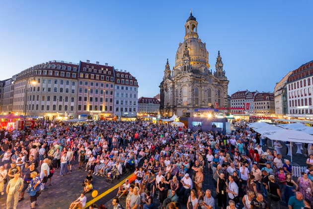 Dresdner Stadtfest. Das Stadtfest Dresden zieht jährlich zehntausende Besucher an. Neumarkt Dresden Sachsen Deutschland