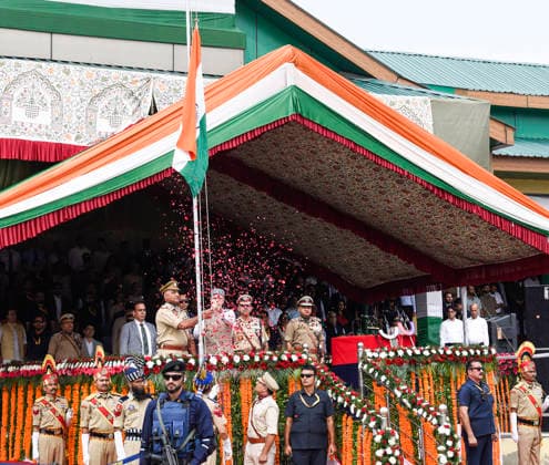 80th Independence Day Celebrations in Jammu and Kashmir s Srinagar Srinagar, Aug 15 (ANI): Jammu and Kashmir Chief Minister Omar Abdullah hoists the national flag during the 80th Independence Day celebrations at Bakshi Stadium, in Srinagar on Saturday. Srinagar Jammu and Kashmir India Copyright: xANIx ANI_20260815337