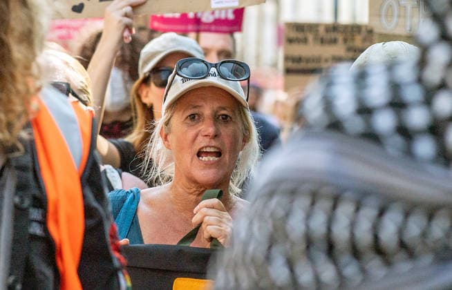 Anti-immigration demonstrators and Stand Up to Racism counter-protesters rally in Maidstone MAIDSTONE, UNITED KINGDOM - AUGUST 15: Activists from Stand Up to Racism assemble outside County Hall in Maidstone, Kent, United Kingdom, on August 15, 2026, to counter-protest against the far-right Kent Nationalist Movement as they gathered before marching through the town center. While the far-right group voiced opposition to government border policies, asylum seeker housing programs, and mass migration, Stand Up to Racism demonstrators chanted slogans and displayed placards to denounce far-right activity and express solidarity with refugees, with police officers maintaining a presence to keep the opposing groups separated. Stuart Brock Anadolu M Copyright: x2026xAnadoluxStuartxBrockx