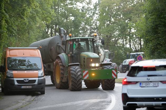 Farmers bring water from Robertville lake as a fire rages in the Hautes Fagnes (High Fens) nature reserve, on Saturday 15 August 2026 in Waimes. The fire started on August 14th and 1600 hectares (on a total of 4500) are impacted.  NICOLASxLAMBERT 183462837