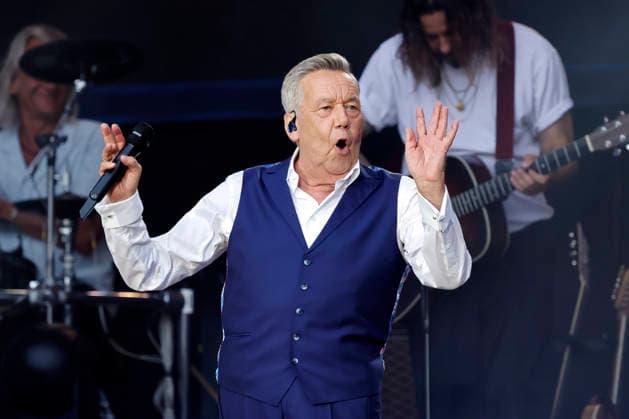 Entertainment Bilder des Tages Schlagersänger Roland Kaiser bei seinem ausverkauften Konzert vor 10.000 Zuschauern im Rahmen des KUNST!RASEN Bonn Open Air. Bonn, 15.08.2026 NRW Deutschland Copyright: xChristophxHardtx