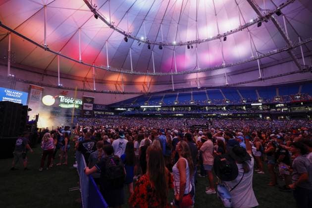 August 15, 2026, St. Petersburg, Florida, USA: Country recording artist Jordan Davis performs after the game between the Tampa Bay Rays and the Baltimore Orioles on Saturday, Aug. 15, 2026 in St. Petersburg. St. Petersburg USA - ZUMAs70_ 20260815_zan_s70_048 Copyright: xLuisxSantanax