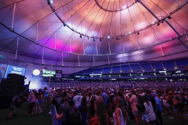 August 15, 2026, St. Petersburg, Florida, USA: Country recording artist Jordan Davis performs after the game between the Tampa Bay Rays and the Baltimore Orioles on Saturday, Aug. 15, 2026 in St. Petersburg. St. Petersburg USA  - ZUMAs70_ 20260815_zan_s70_057 Copyright: xLuisxSantanax