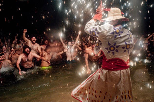 August 15, 2026, Badalona, Spain: People react as a Correfoc devil enters the sea during the August Festival in Badalona, north of Barcelona. The Correfoc, a traditional Catalan celebration featuring fireworks and fire-spitting performers, ends in the waters of Badalona beach. Badalona Spain - ZUMAb137 20260815_fap_b137_005 Copyright: xJordixBoixareux