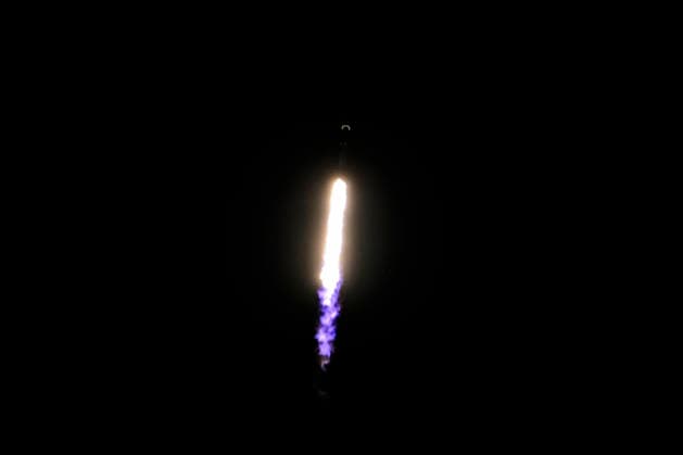 August 15, 2026, Cape Canaveral, Florida, USA: A SpaceX Falcon 9 rocket launches nine HIBLEO-4 satellites for Globalstar from Space (USSF) Launch Complex-40 at Cape Canaveral Space Force Station, Florida, on Aug. 15, 2026, at 9:12 p.m. EDT. Cape Canaveral USA  - ZUMAb268 20260815_znp_b268_002 Copyright: xJenniferxBriggsx