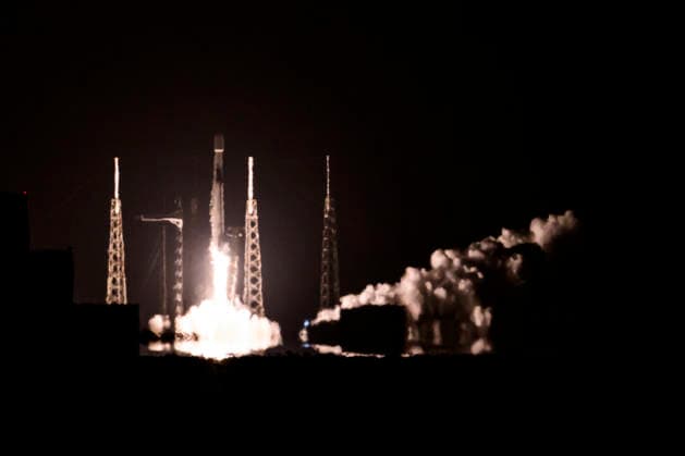 August 15, 2026, Cape Canaveral, Florida, USA: A SpaceX Falcon 9 rocket launches nine HIBLEO-4 satellites for Globalstar from Space (USSF) Launch Complex-40 at Cape Canaveral Space Force Station, Florida, on Aug. 15, 2026, at 9:12 p.m. EDT. Cape Canaveral USA  - ZUMAb268 20260815_znp_b268_005 Copyright: xJenniferxBriggsx