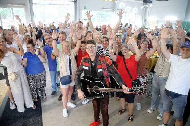 Sommerschlagerparty der 1. KGK im Autohaus Köster ** NUR FÜR REDAKTIONELLE ZWECKE ** EDITORIAL USE ONLY **<p>Davin Herbrüggen bei der Sommer Schlagerparty der 1. KG Königshardt am Samstag, dn 15. August 2026 im Autohaus Köster in Oberhauen Schmachtendorf. Deutschland NRW Oberhausen Copyright: KerstinxBögeholz