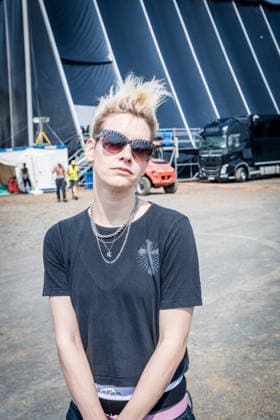 Die deutsche Rockmusikerin Deine Cousine (Ina Bredehorn) am dritten Festival Tag des Highfield 2026 Highfield 2026 - Tag 3 - Deine Cousine