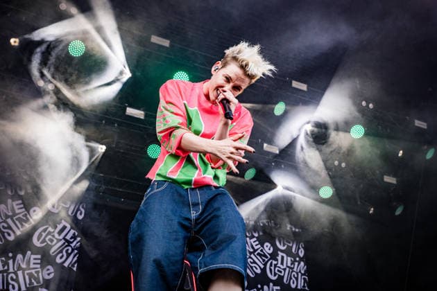 Die Deutsche Rockmusikerin Deine Cousine (Ina Bredehorn) am dritten Festival Tag des Highfield 2026 Highfield 2026 -Tag 3 - Deine Cousine