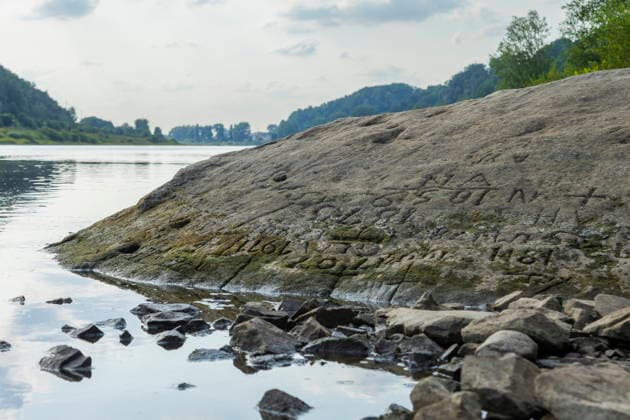 News Bilder des Tages Hungerstein Pirna Posta Hungerstein in der Elbe, Pirna-Oberposta bei starkem Niedrigwasser am 16.08.2026 Pirna Sachsen Deutschland