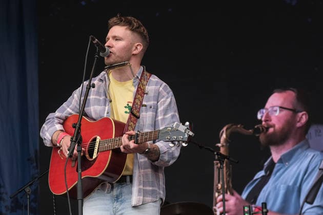 August 15, 2026, Williamscot, Oxfordshire, United Kingdom: Rob Jones lead vocals and guitarist with UK-based Soft Rock and Americana band Rob Jones and the Restless Dream performing live on stage at Fairport s Cropredy Convention. Williamscot United Kingdom - ZUMAs197 20260815_aaa_s197_613 Copyright: xDawnxFletcher-Parkx