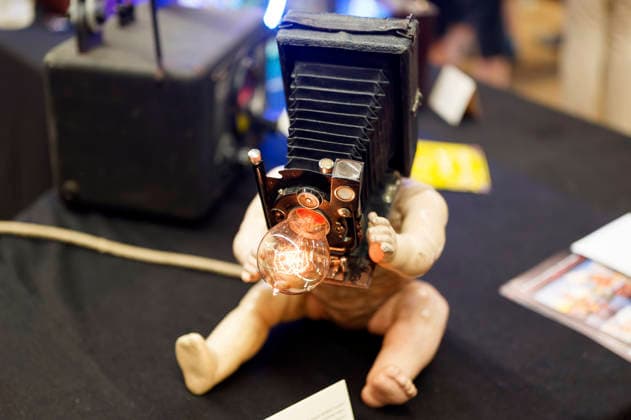 Maker Faire 2026 im Hannover Congress Centrum. Die Maker Faire ist ein familienfreundliches Mitmach-Festival für Technik, Erfindungen und kreatives Selbermachen. Sie verbindet die Elemente einer Wissenschaftsmesse, eines Jahrmarkts und eines Zukunftslabors. Erfinder, Bastler, Künstler und Start-ups zeigen dort ihre selbstgebauten Projekte vom Roboter über 3D-Druck bis hin zu Kunst und Handwerk. Im Vordergrund stehen das Ausprobieren, Mitmachen und der Ideenaustausch für alle Altersgruppen. Hannover, 16.08.2026