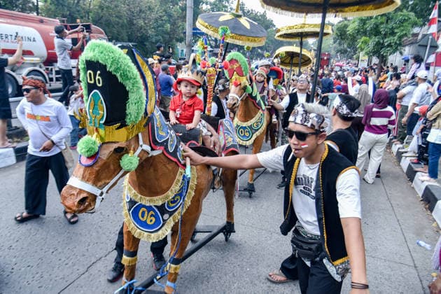 August 17, 2026, Bandung, West Java, Indonesia: People wearing creative costumes walk during parade to celebrate the 81st anniversary of Indonesia s independence in Bandung, Indonesia. Bandung Indonesia - ZUMAr272 20260817_zip_r272_035 Copyright: xDimasxRachmatsyahx