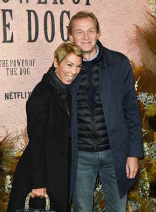 News from August 18, 2026: Mathilde Favier, Dior’s director of public relations, and her partner, film producer Nicolas Altmayer, died yesterday in a car accident in the Deux-Sèvres department. Mathilde Favier and her partner Nicolas Altmayer at the premiere of the film *The Power of the Dog* dog before its release on Netflix at the UGC Normandie theater in Paris on October 18, 2021. Coadic Guirec Bestimage. The Power of the Dog Premiere at the UGC Normandie Theater on October 18, 2021, in Paris, France. Paris, France Copyright: xCOADICxGUIRECx xBESTIMAGExCOADICxGUIRECx xBESTIMAGEx