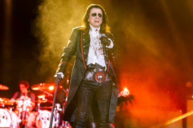 Hollywood Vampires perform at AO Arena Alice Cooper of Hollywood Vampires performs at AO Arena, Manchester, England, 18th August 2026. Editorial Use Only., Credit:Mike Gray MIKE GRAY - B4227 Avalon  Copyright: xMikexGrayx xMIKExGRAYx-xB4227x xAvalonx 1125388182