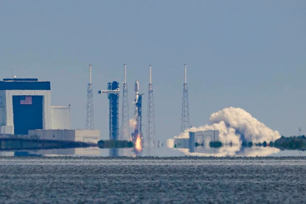 August 21, 2026, Cape Canaveral, Florida, USA: A SpaceX Falcon 9 rocket carrying 29 Starlink satellites, lifts off from Space Launch Complex-40 at Cape Canaveral Space Force Station, Florida, at 11:14 a.m. EDT on Aug. 21, 2026. Cape Canaveral USA  - ZUMAb268 20260821_znp_b268_001 Copyright: xJenniferxBriggsx