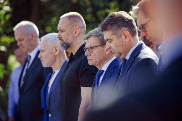 News Bilder des Tages Johann Wadephul (CDU), Bundesaussenminister, nimmt in Charkiw an einer Flaggenzeremonie anlaesslich des Tages der ukrainischen Nationalflagge teil. Charkiw, 23.08.2026. Fotografiert im Auftrag des Auswaertigen Amtes Charkiw Ukraine Copyright: xThomasxTrutschel AAx